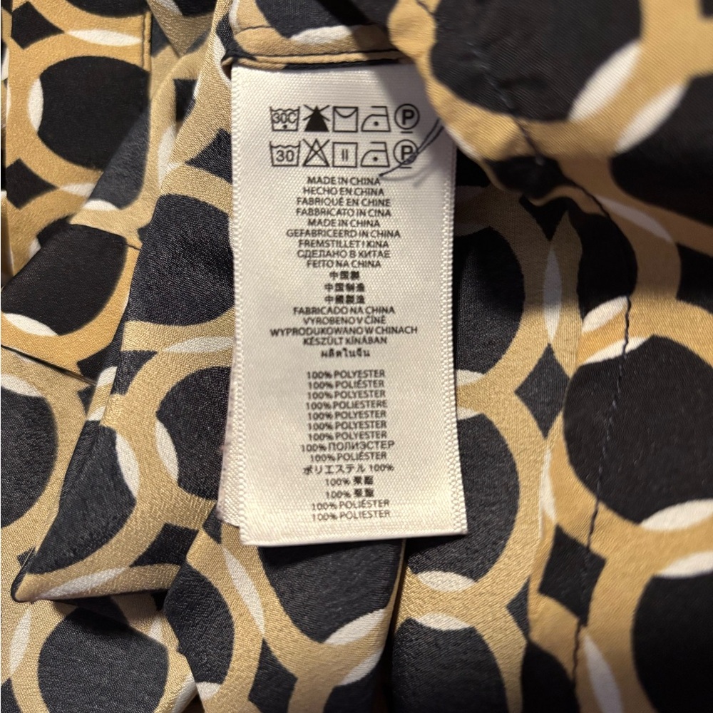 Geometric Patterned Blouse - Picture 3 of 3